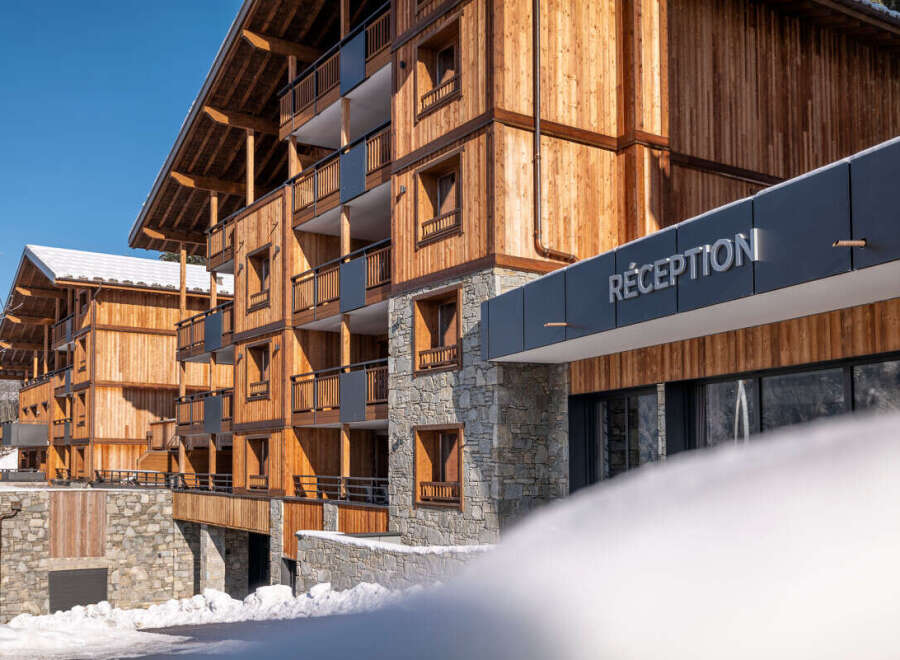 This stunning chalet-style hotel boasts a prime location, offering breathtaking views and easy access to winter activities.