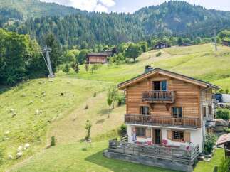 Mountain chalet with stunning views and large deck.