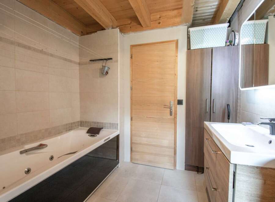 This stunning bathroom boasts a luxurious jacuzzi tub, perfect for relaxation after a long day.