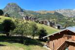 Discover your dream mountain retreat! This charming property boasts stunning views of the surrounding peaks and lush greenery.