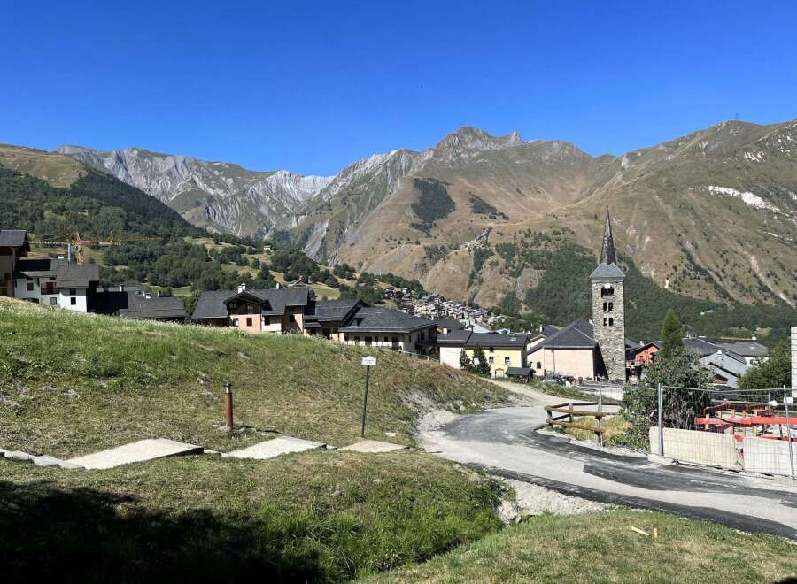 Discover the charm of this picturesque village nestled in the heart of the mountains.