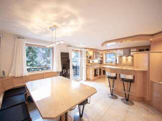 Discover a stunning kitchen space, perfect for culinary enthusiasts.