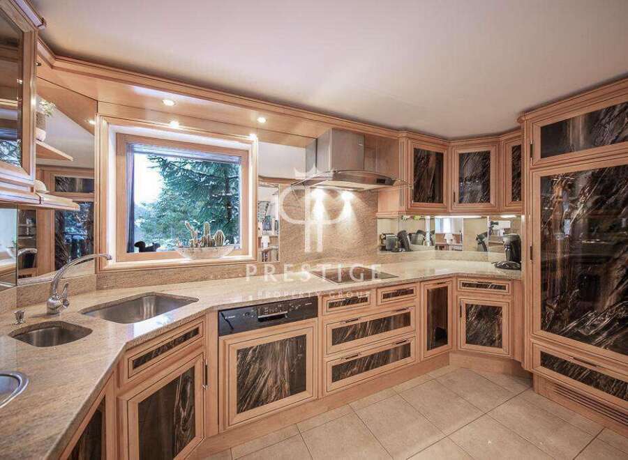 This stunning kitchen boasts custom cabinetry and high-end appliances, perfect for culinary enthusiasts.