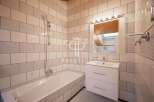 Discover a luxurious bathroom with a modern design.