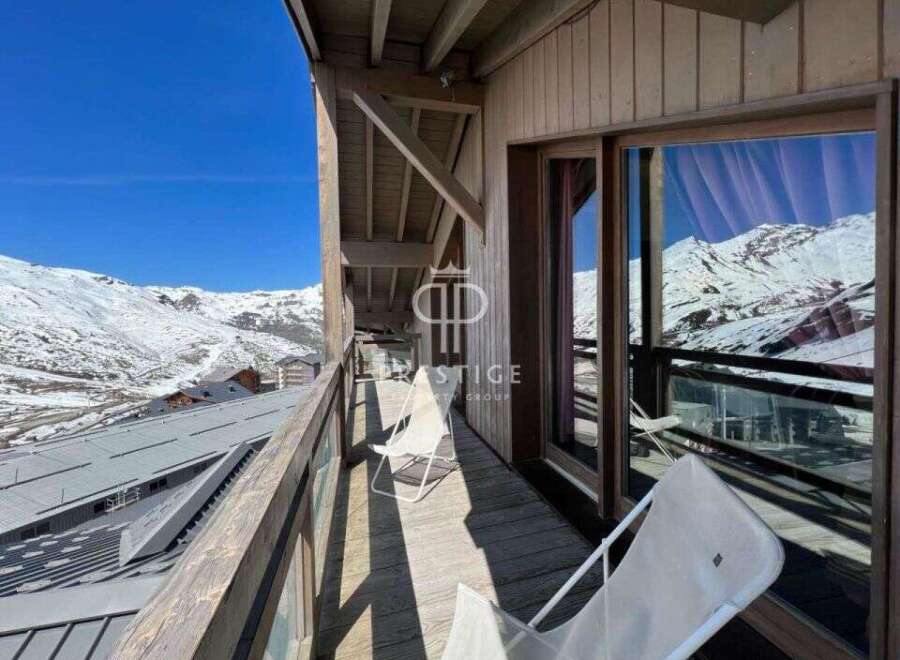 Enjoy breathtaking mountain views from this stunning property.