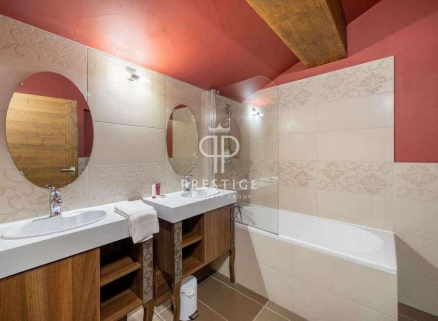 Discover luxury in this stunning bathroom.