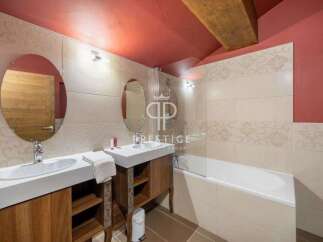 Discover luxury in this stunning bathroom.