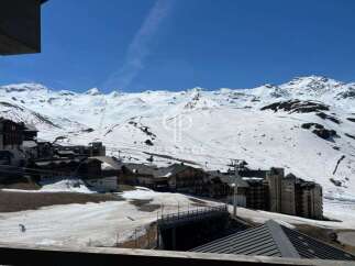 Enjoy breathtaking mountain views from this stunning property.