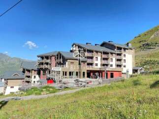 Discover a stunning property nestled in a picturesque mountain setting.