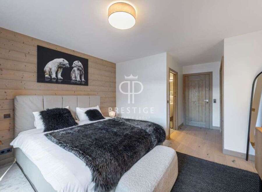 Discover the epitome of luxury in this stunning bedroom.