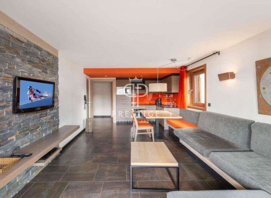 Discover a stylish living space with a modern design.