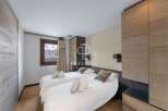 Discover a cozy bedroom with twin beds, perfect for a relaxing stay.