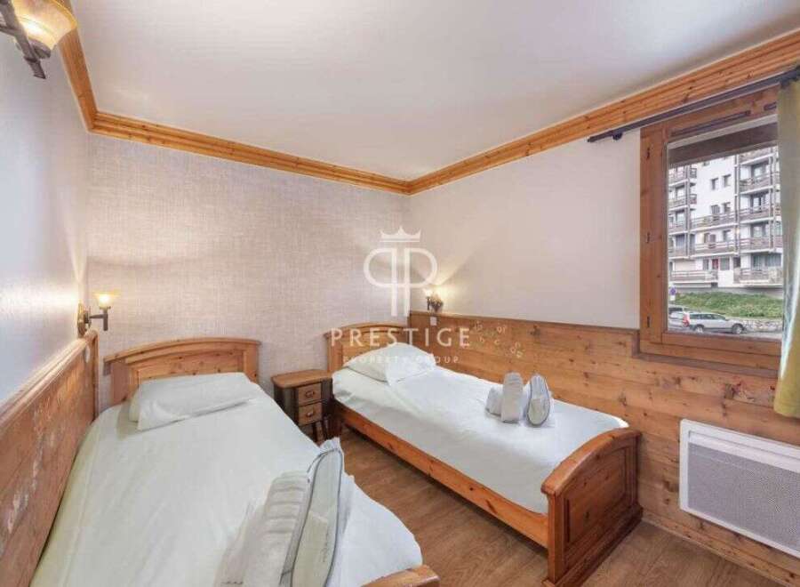 Cozy bedroom with two single beds, perfect for a comfortable stay.