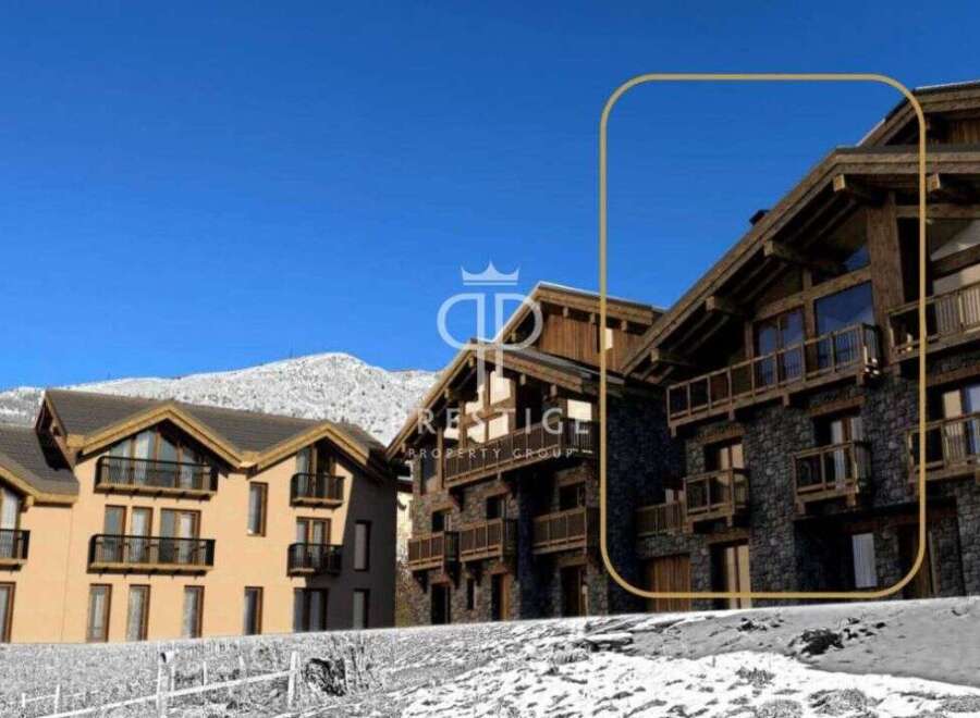 Discover luxury living in this stunning property nestled in a picturesque mountain setting.