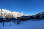 Discover a stunning property nestled in a picturesque mountain setting.