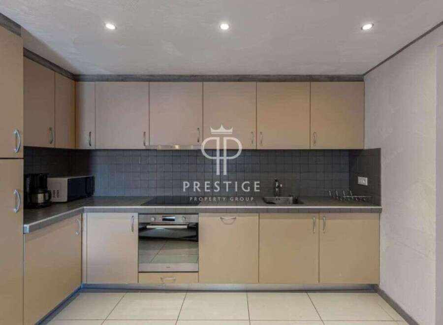 Discover a modern kitchen with sleek cabinetry and a stylish backsplash.
