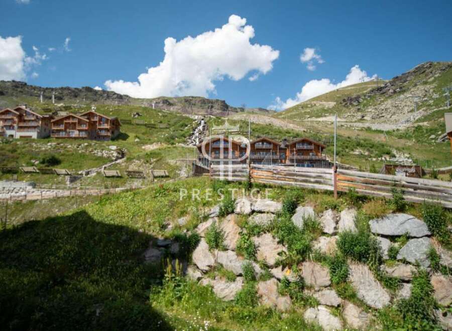 Discover a stunning mountain property with breathtaking views.