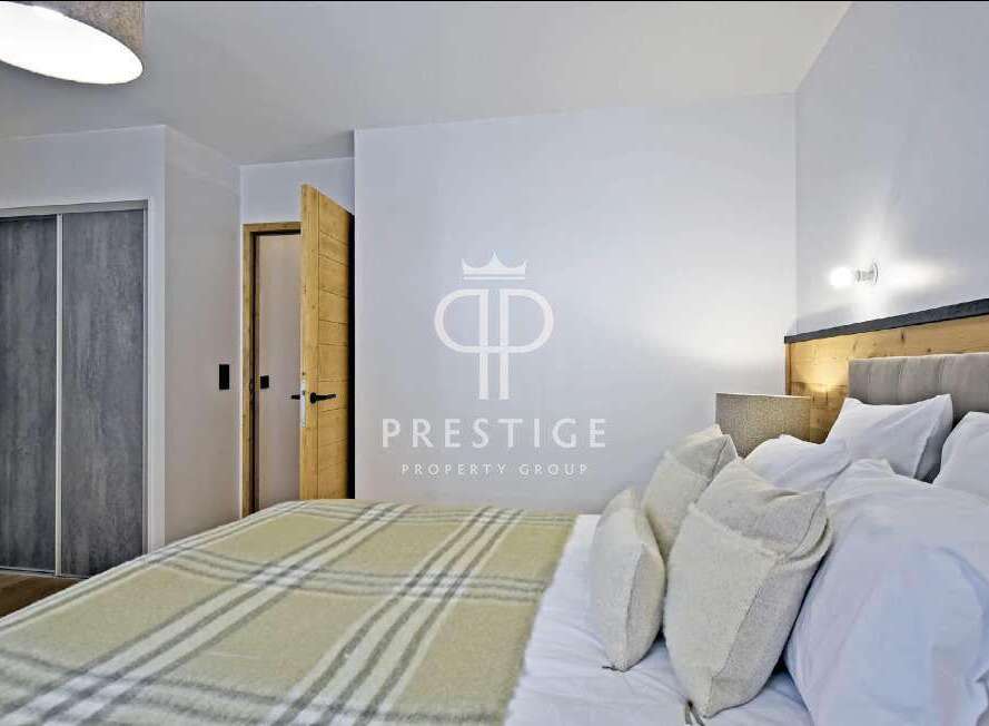 Discover the epitome of luxury in this stunning bedroom.