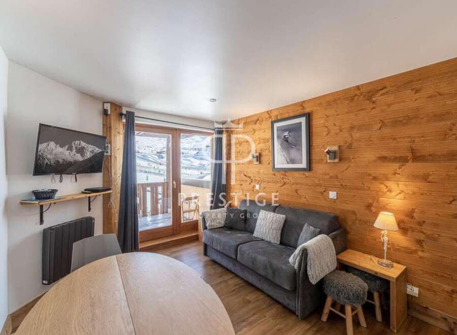 Cozy ski chalet living room with a modern touch.
