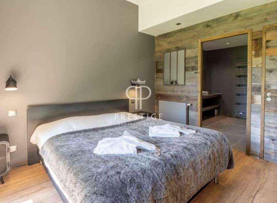 Discover the epitome of luxury in this stunning bedroom.