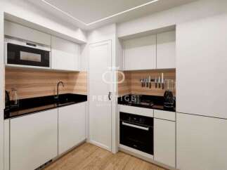 Discover modern elegance in this stunning kitchen.