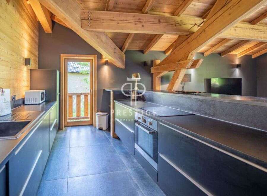 Discover the charm of this stunning kitchen, featuring exposed wooden beams and a modern design.