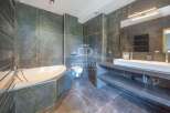 Discover modern luxury in this stunning bathroom.