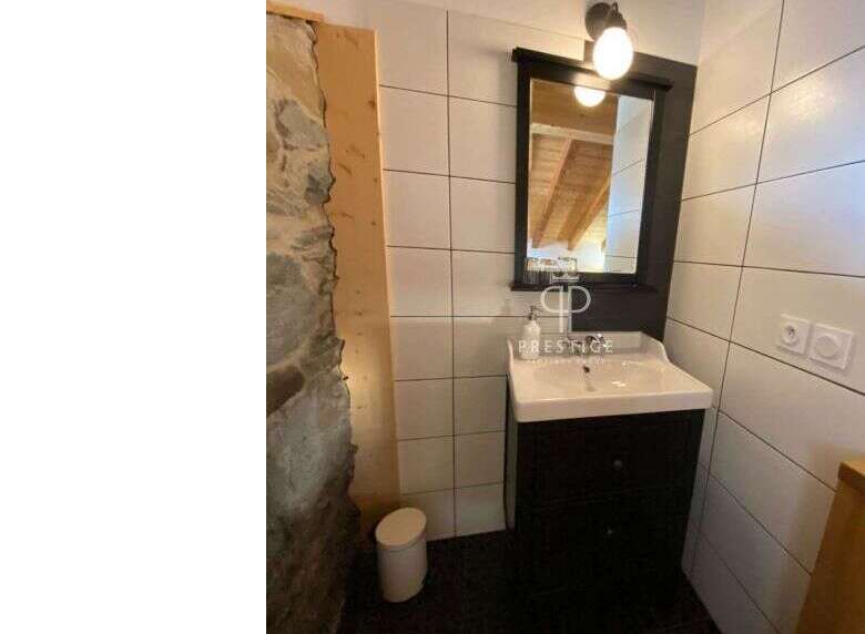 Discover this charming property featuring a stylish bathroom.