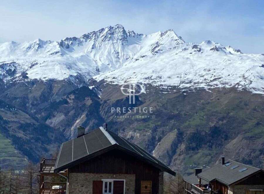 Discover your dream mountain retreat! This stunning property boasts breathtaking views of snow-capped peaks.