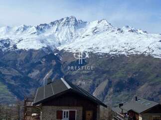 Discover your dream mountain retreat! This stunning property boasts breathtaking views of snow-capped peaks.