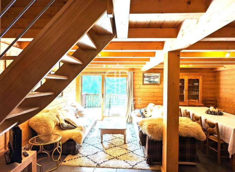 Discover the charm of this cozy wooden chalet, perfect for a mountain getaway.