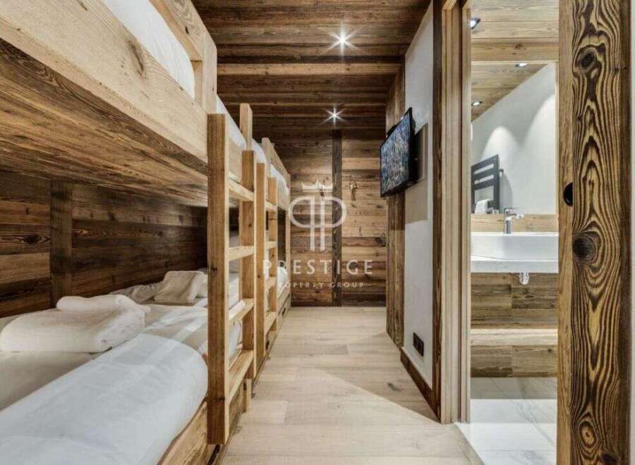 Experience the warmth of this stunning wooden-clad property, featuring cozy bunk beds perfect for a family getaway.