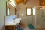Discover a luxurious bathroom with a modern design.