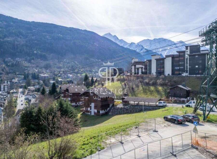 Discover your dream home in the heart of the mountains! This stunning property boasts breathtaking views and luxurious amenities.