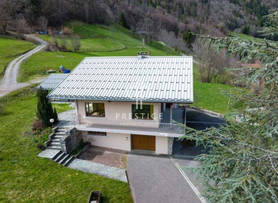 Discover a stunning property nestled in a picturesque landscape.