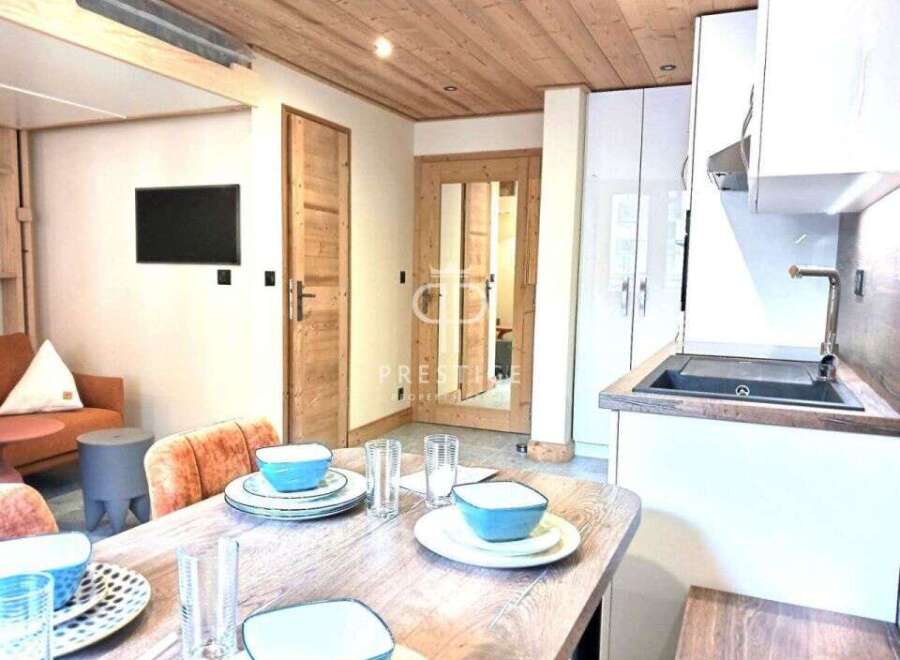 Discover a cozy and stylish property featuring a modern kitchen with sleek cabinetry and a functional sink.