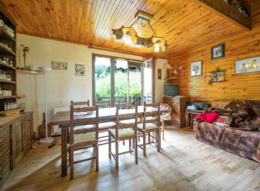 Discover the charm of this cozy cabin, featuring a warm wooden interior and a welcoming atmosphere.