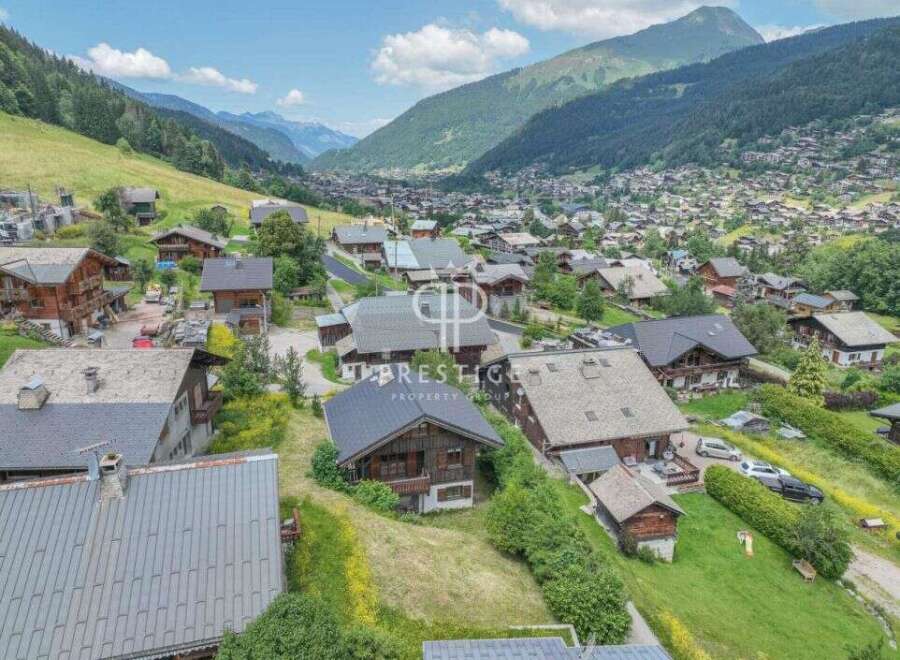 Discover a charming property nestled in a picturesque mountain village.