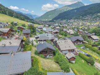 Discover a charming property nestled in a picturesque mountain village.