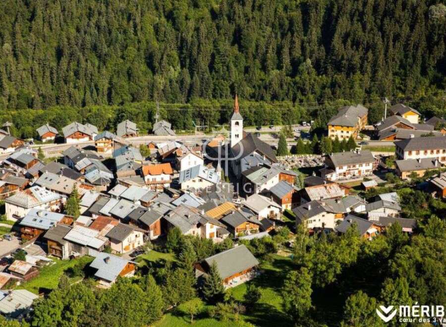 Discover the charm of this picturesque village nestled in the heart of the mountains.