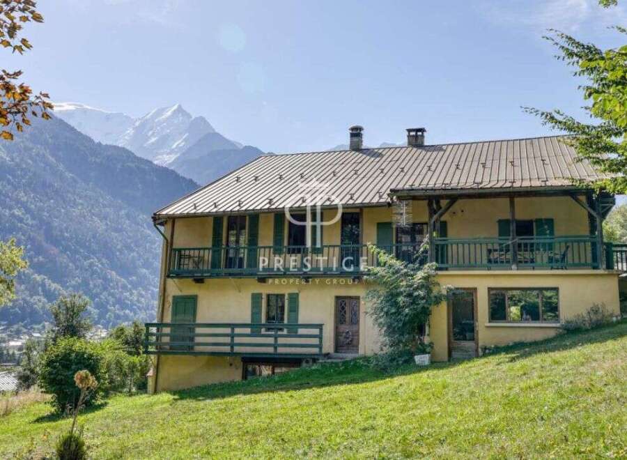 Discover a stunning property nestled in a picturesque mountain setting.