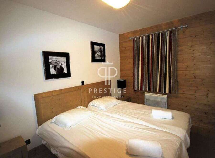 Cozy bedroom featuring a comfortable bed, perfect for a relaxing stay.