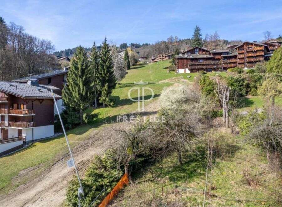 Discover a stunning property nestled in a picturesque landscape.