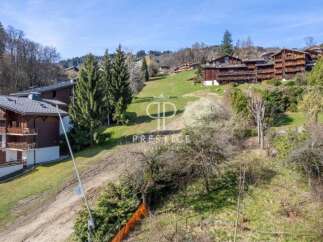 Discover a stunning property nestled in a picturesque landscape.