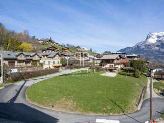 Discover your dream home in this stunning mountain village! This property boasts breathtaking views of the surrounding landscape and is perfect for those seeking tranquility.