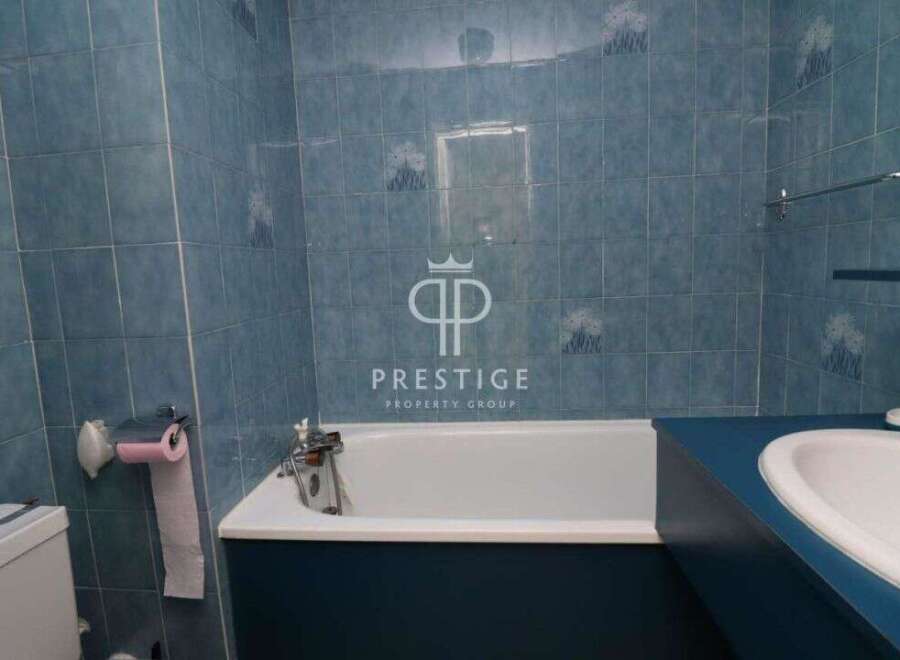 Discover this charming bathroom featuring a classic design with blue tiles.
