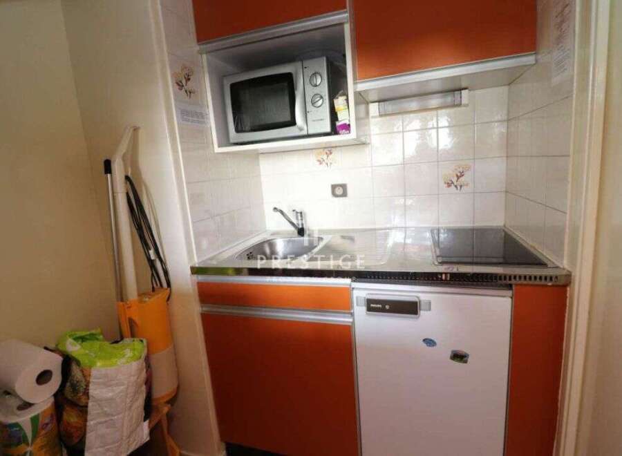 Discover this charming kitchen, perfect for cozy living.
