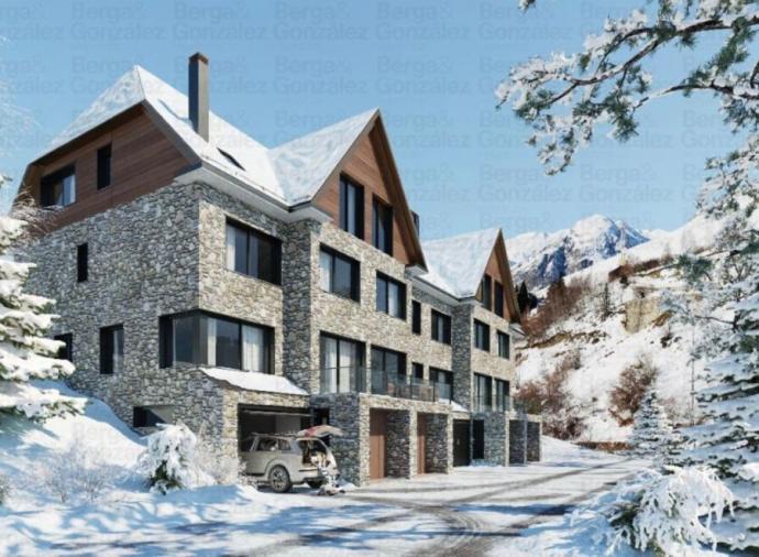 Five-bedroom homes in Baqueira. Click on the image to view the property.