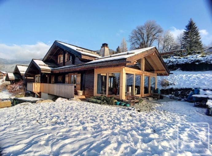 Six-bedroom villa in Les Carroz d'Arâches. Click on the image to view the property.