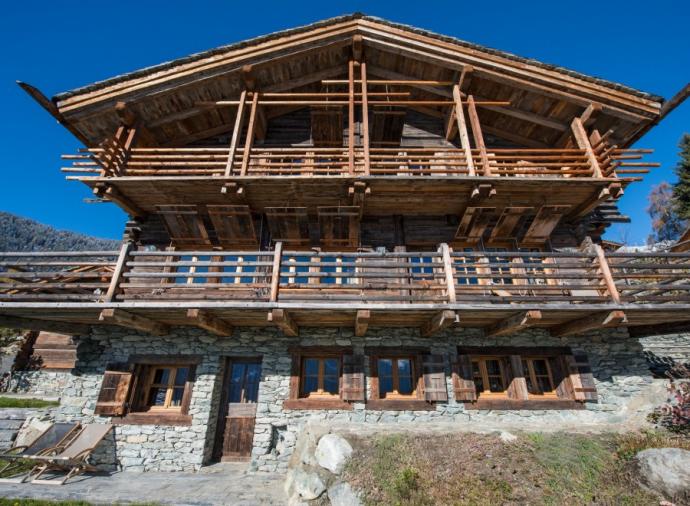 Chalet Masson is a unique ski chalet with a special blend of alpine tradition and modern luxury